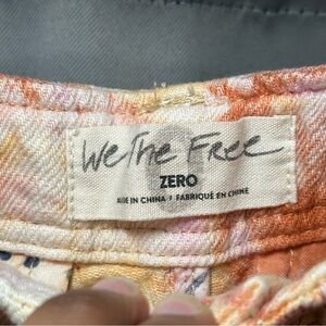 We The Free People Boho Retro Tie-Dye Art To Wear Frayed Hem Demim Shorts Size 0